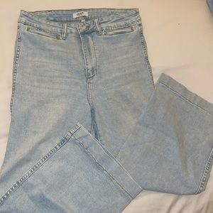 Oat denim wide leg trouser fit with back pockets. Size 30.